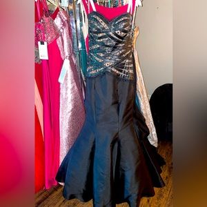 Black/nude mermaid gown with leather design and eyelash lace detail.